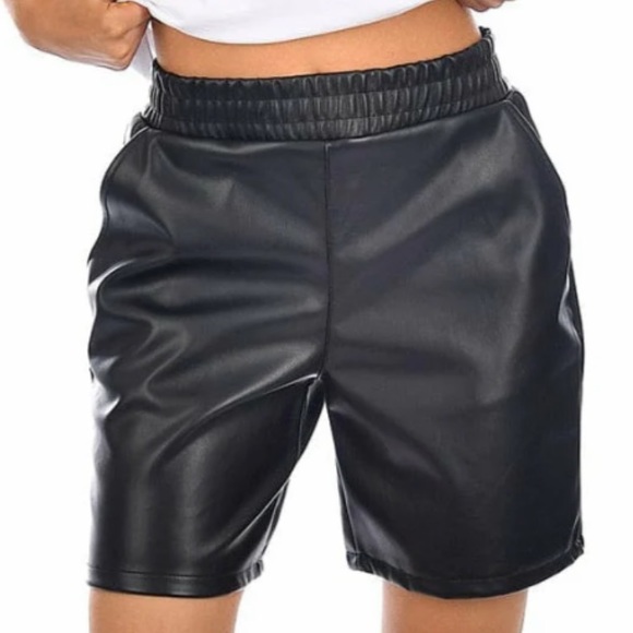 NWT black vegan leather shorts size medium 6.5” inseam $40 - Picture 1 of 2